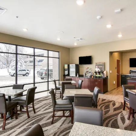 Cobblestone Hotel & Suites - Two Rivers