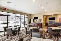 Cobblestone Hotel & Suites - Two Rivers Hotels in Manitowoc