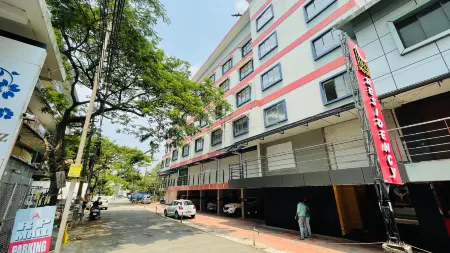 Half Moon Residency Calicut Отели в г. Кожикоуд