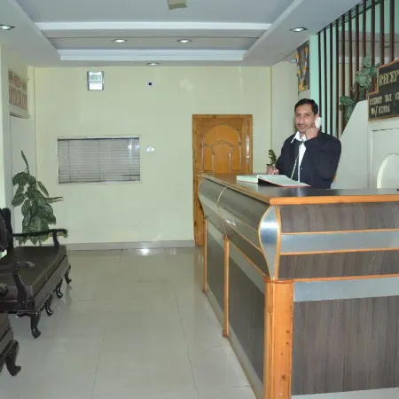 Hotel Amit - 5 Mins Drive to Airport