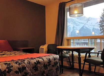 Rundle Mountain Lodge