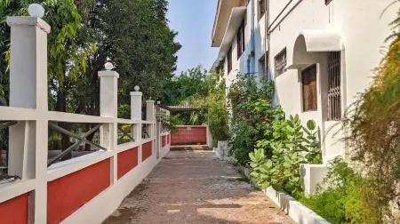 Headquarter Khajuraho Отели рядом с достопримечательностью «Кандарья-Махадева»