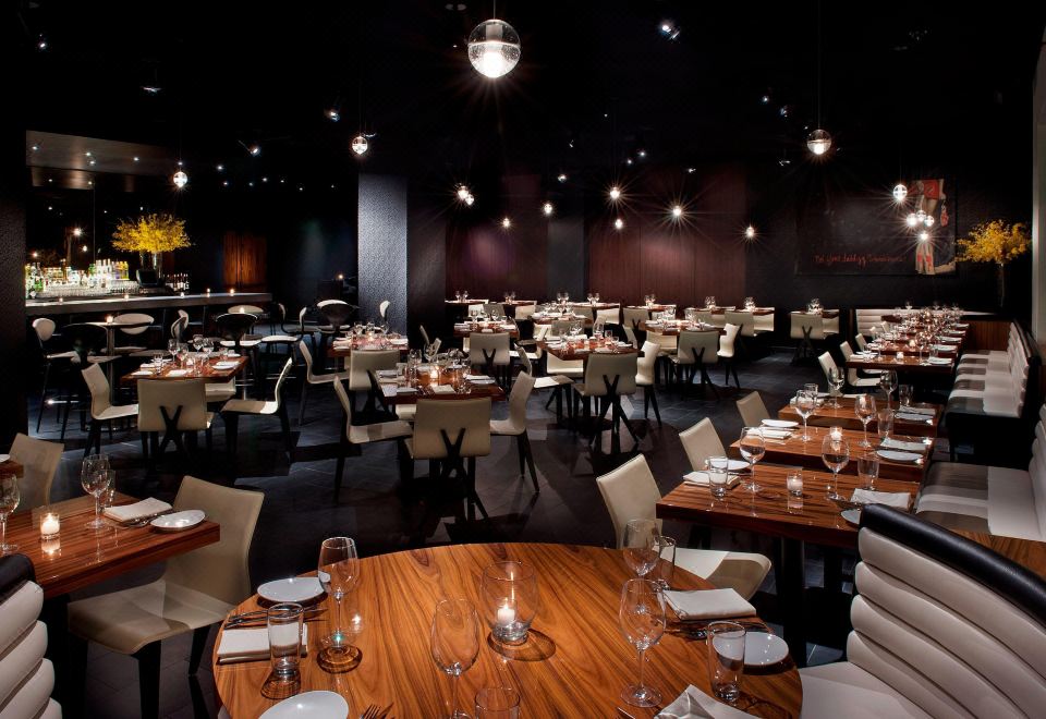 3. W 로스앤젤레스..