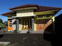 Villa Syarif Sukabumi Hotels near POLTEKES YAPKESBI