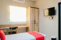RedDoorz Near Trans Studio Mall Cibubur 3