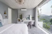 Luxury Home by Buttonscarves Villa at Dago Bandung فنادق في Cimenyan