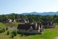 The Townhomes at Bretton Woods Hotels near Muddy Paw Sled Dog Kennel
