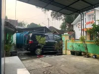 Omah Syariah 7A Bu Endang Hotel dekat Alun Alun Giri Krida Bakti