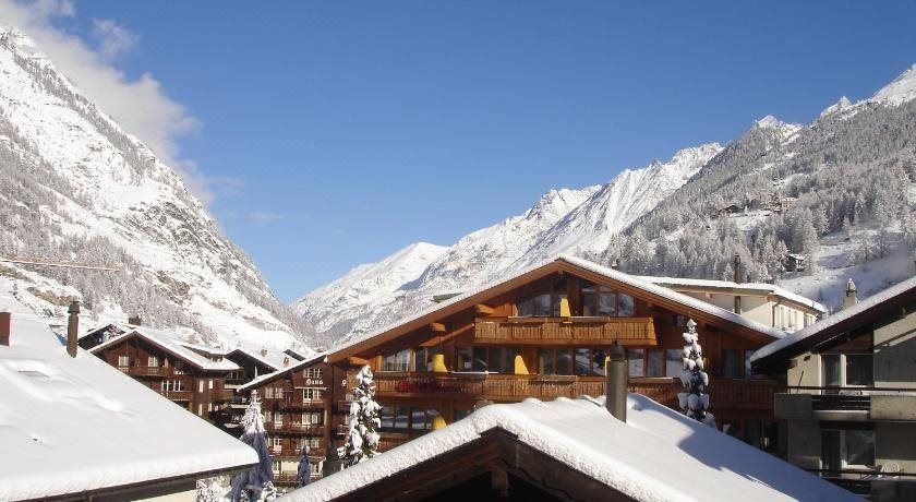 Ari Village Loft at Ascot