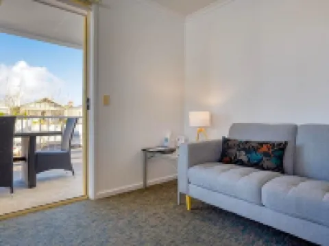 Waves Motel and Apartments Hotels in Warrnambool