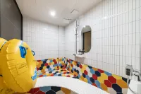 Almond Kids Hotel - Kolam Renang