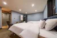 Suwon City Hall Hotel del Lago