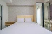 Comfy and Stylish Studio Podomoro Golf View Apartment by Travelio Hotel dekat Masjid At Taqwa Griya Alam Sentosa Blok P