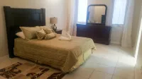 2 Bdrm Apartment at Runaway Bay Hotels near Runaway Bay