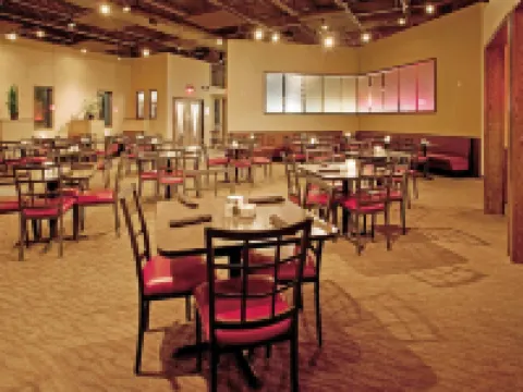 แคนเดิลวูด สวีทส์ เคียร์นีย์ บาย IHG โรงแรมในเคอร์นีย์