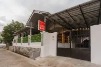 RedDoorz Syariah Near Exit Toll Jatiwarna 2 Hotel a Jatikramat