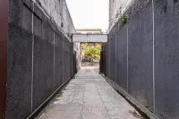 RedDoorz near Alun Alun Bandung 2