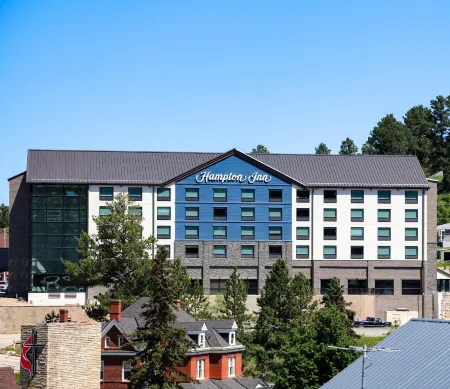 Hampton Inn by Hilton Lead Отели рядом с достопримечательностью «Black Hills Mining Museum»