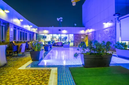 AlHamra Hotel Kuwait Отели рядом с достопримечательностью «Al Hamra Tower»