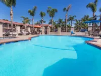Days Inn & Suites by Wyndham Anaheim at Disneyland Park Hotels near Anaheim Ice
