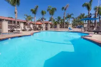Days Inn & Suites by Wyndham Anaheim at Disneyland Park