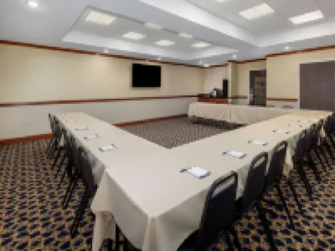 ベイモント バイ ウィンダム プラット プラットのホテル