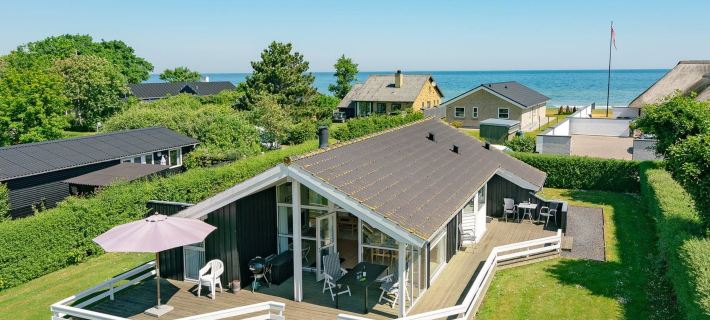 "Maybritt" - 100m from the Sea Hotels in Otterup