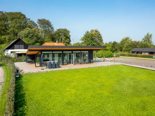 "Sebbi" - 90m from the Sea - Homestays