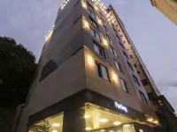 Busan Maron Hotel Nampo Hotels near Yongdusan Park