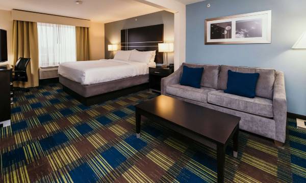La Quinta Inn & Suites by Wyndham Ankeny IA / Des Moines IA 2402 SE Tones Dr., Ankeny, Io