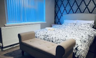 Inviting 3 -Bed House in Birmingham