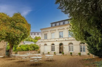 Hôtel Grand Monarque โรงแรมใน