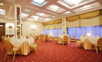 Cosmos Murmansk Hotel