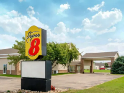 Super 8 by Wyndham Beresford Hotels in Beresford