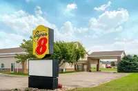 Super 8 by Wyndham Beresford - parking