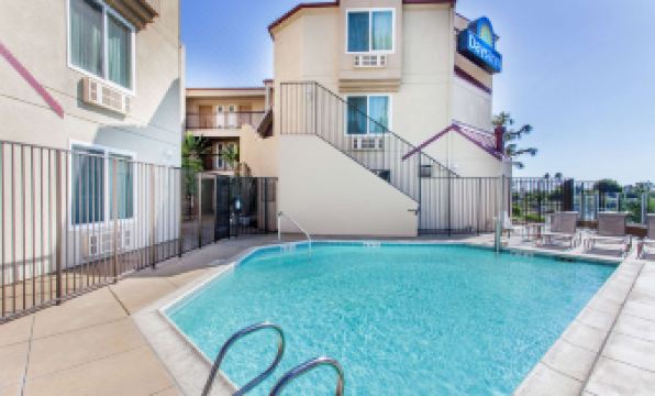 Days Inn by Wyndham Carlsbad