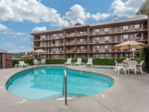 Baymont by Wyndham Pigeon Forge Near Island Drive Hotels in Pigeon Forge