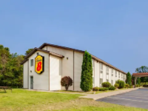 Super 8 by Wyndham Grayling Hotels in Grayling Township