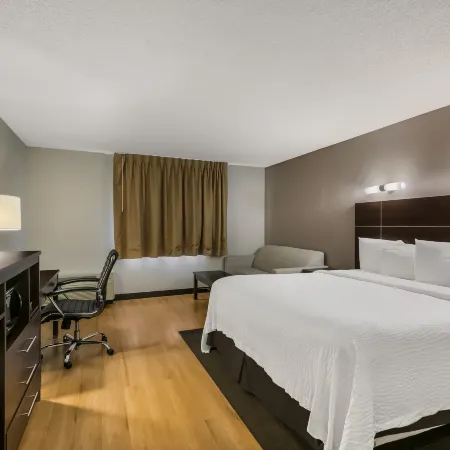 Red Roof Plus+ & Suites Knoxville West - Cedar Bluff