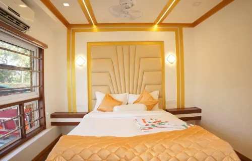 Private Houseboats Hotel a Kainakary South