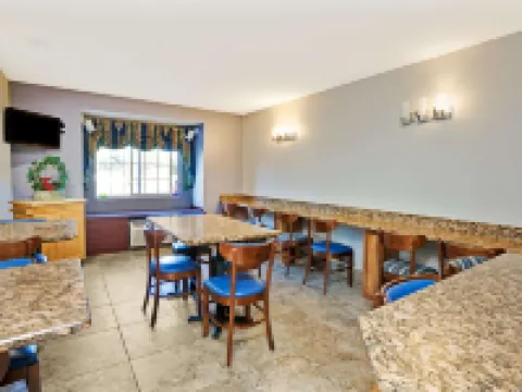 Microtel Inn & Suites by Wyndham Roseville/Detroit Area Hotels in Macomb County