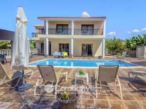 Impressive Villa Exclusive Sea Caves Walk to Taverns Sleeps 11 Ref 507