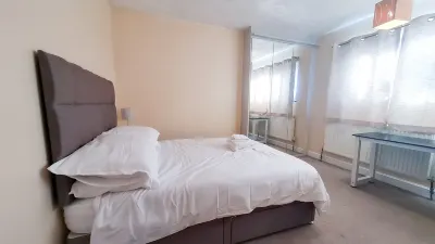 Cosy Double Private Bedroom 2/3