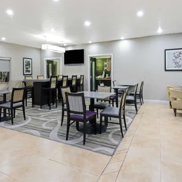 La Quinta Inn & Suites by Wyndham Ada