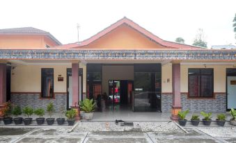 RedDoorz Near Candi Sukuh Karanganyar