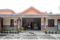 RedDoorz Near Candi Sukuh Karanganyar Karangpandan 호텔
