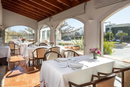 Hotel Restaurant Bon Retorn Отели в г. Сан-Мори