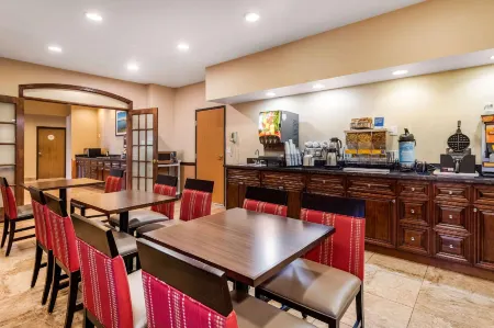 Comfort Inn & Suites Bothell – Seattle North Отели рядом с достопримечательностью «Leviton Network Solutions»