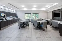 La Quinta Inn & Suites by Wyndham Norfolk Hotels in Norfolk