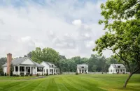 The Oaks Waterfront Hotels in Tilghman Island
